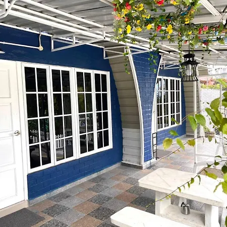 Blue Cabins By Pfordten Cottage Cameron Highlands Exterior photo