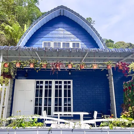 Blue Cabins By Pfordten Cottage Cameron Highlands Exterior photo
